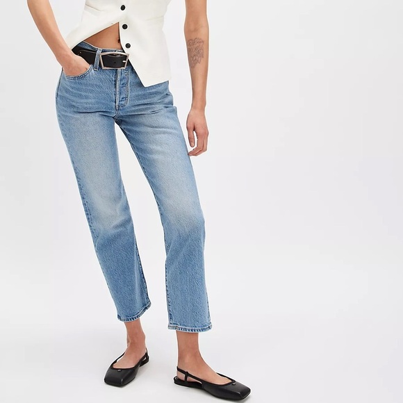 LEVI WOMEN'S HIGH RISE WEDGIE STRAIGHT JEANS LIGHT WASH DISTRESSED HOLE SZ 25x28 - Picture 3 of 12